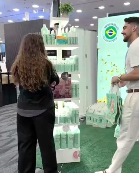 Instagram post from piavecosmetics.global. This post is in position 2.